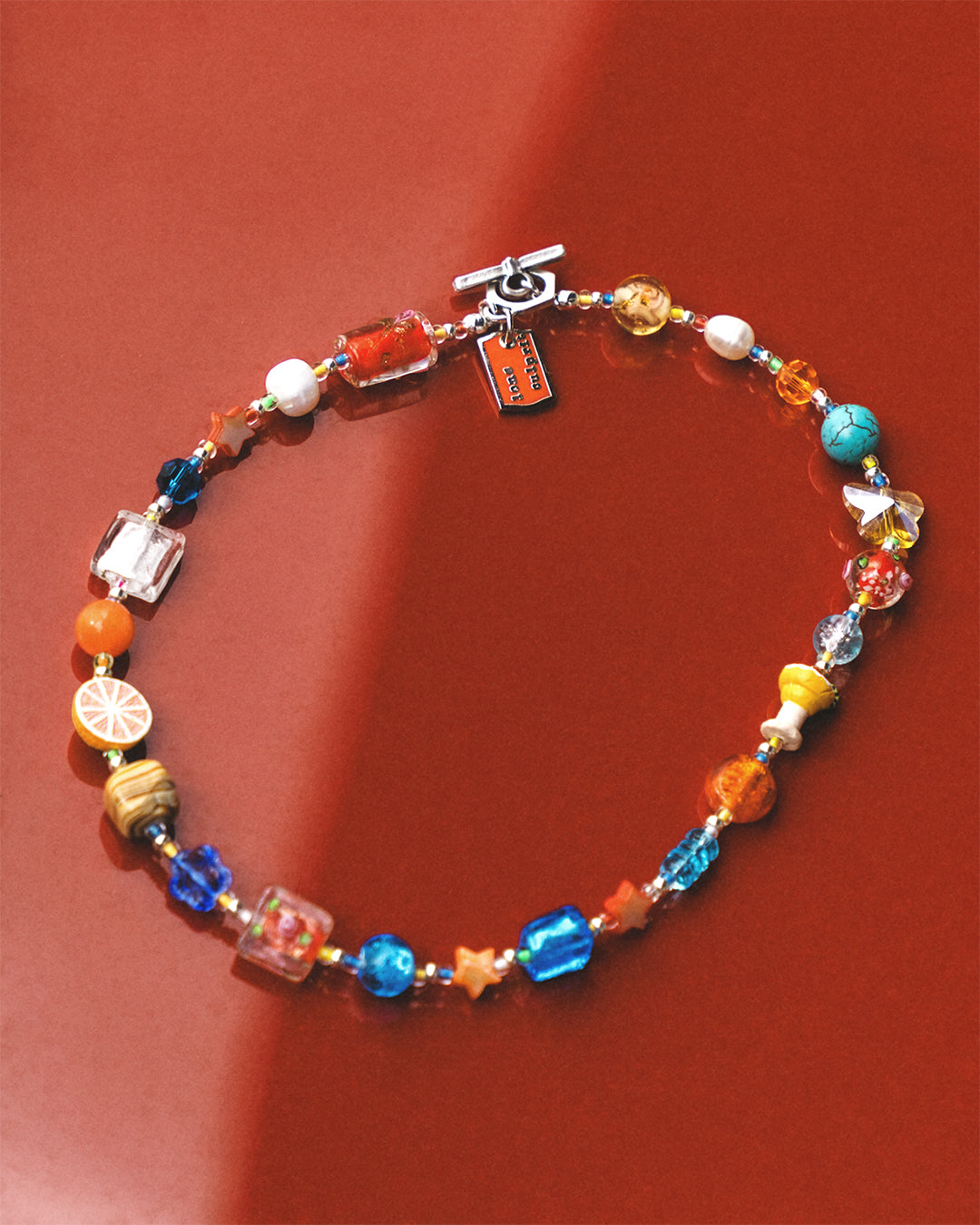 BEADS TO LOUNGE IN